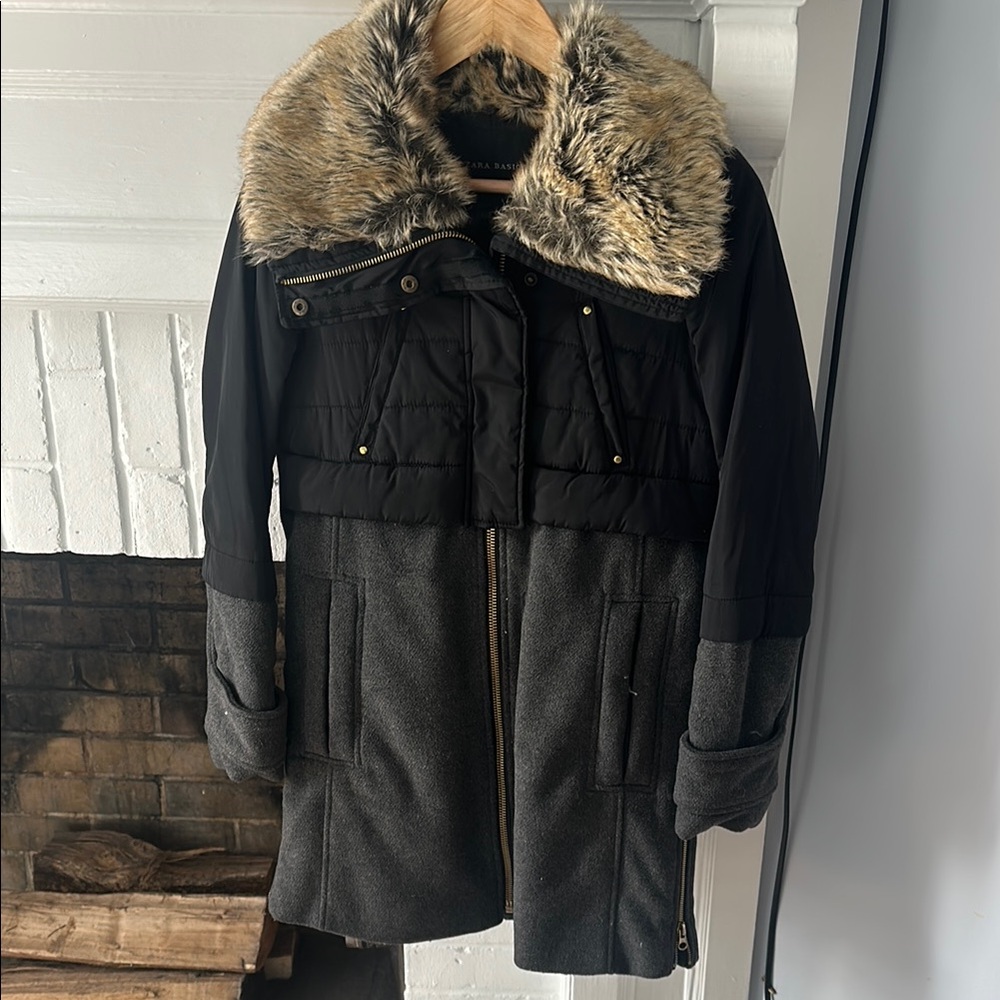 Zara Black and Gray Puffer Jacket with Fur Collar